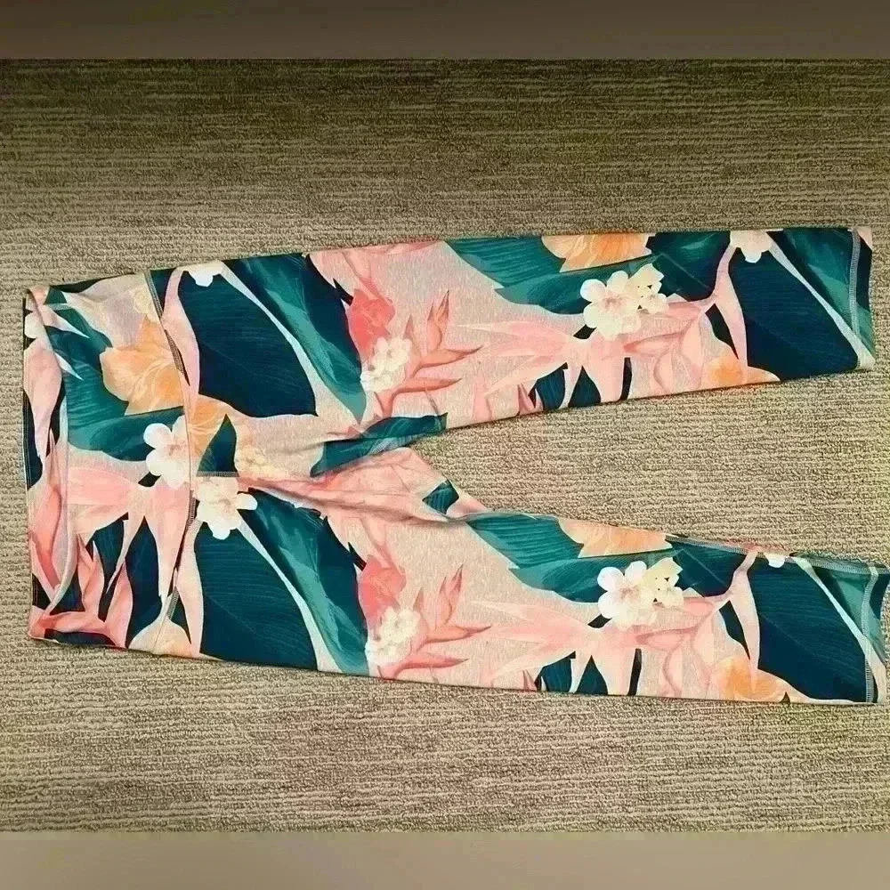 Old navy M floral 7/8 leggings - Picture 2 of 5